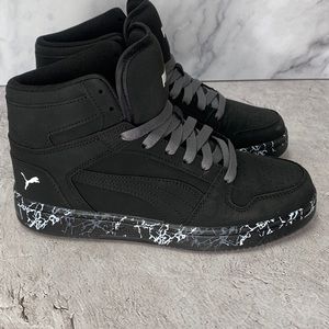 Puma Sneakers kids size 6 women’s 7.5